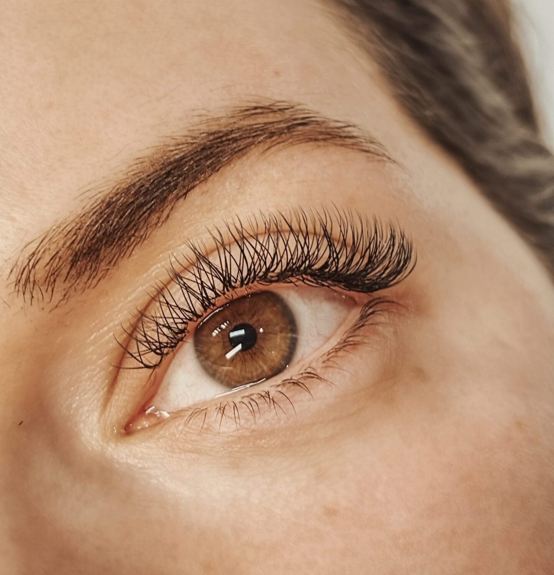 Facetune_01-12-2025-12-15-19 Pose YY, W